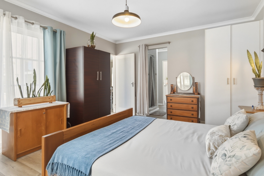 6 Bedroom Property for Sale in La Concorde Western Cape